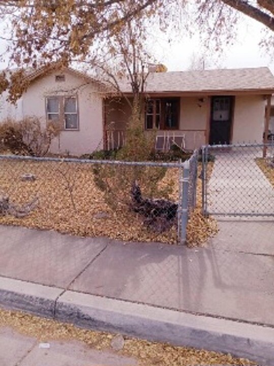 824 San Clemente Ave NW in Albuquerque, NM - Building Photo