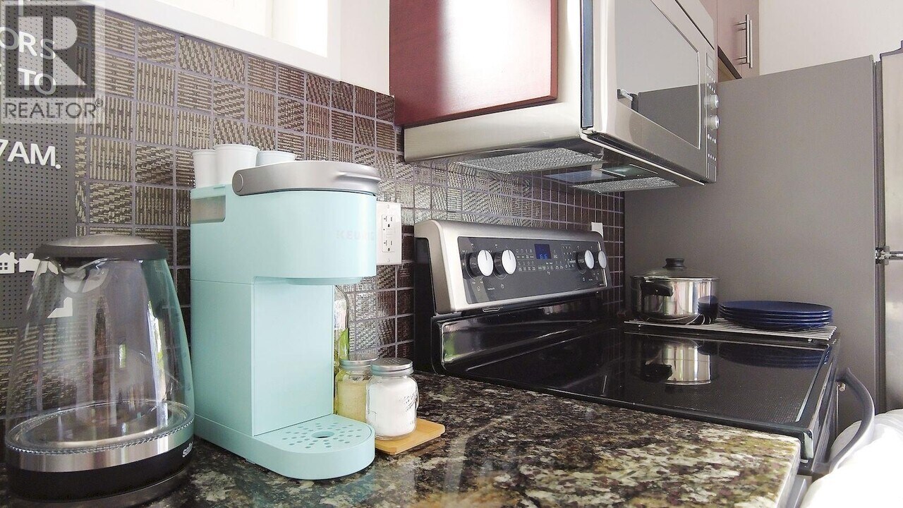 4465 W 7th Ave in Vancouver, BC - Building Photo