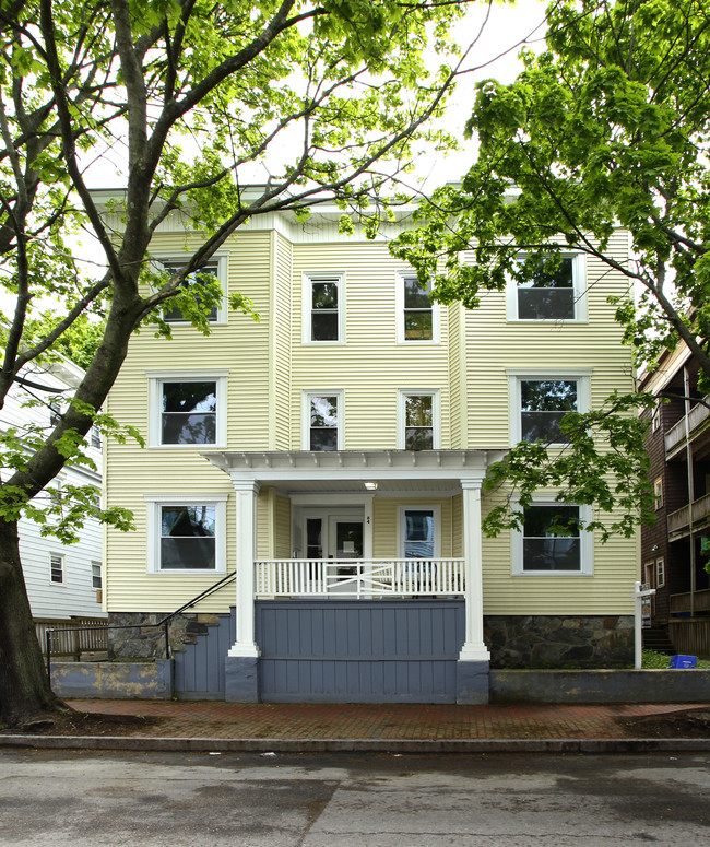 84 Grant St in Portland, ME - Building Photo - Building Photo