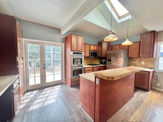 1390 Dwight Way in Berkeley, CA - Foto de edificio - Building Photo