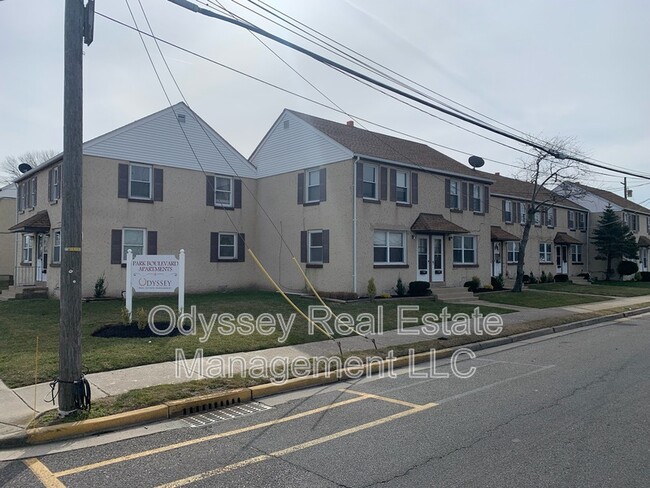 202 W Spencer Ave in Wildwood, NJ - Foto de edificio - Building Photo