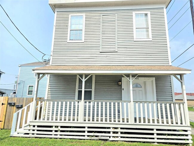 property at 901 28th St