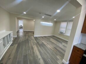 105 W Merchant St in Audubon, NJ - Building Photo - Building Photo