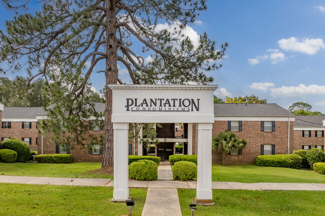 Plantation Condominiums in Tallahassee, FL - Building Photo - Building Photo