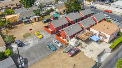 8806 Beach St in Los Angeles, CA - Foto de edificio - Building Photo