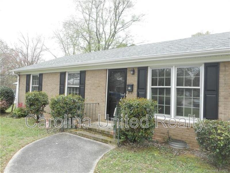 5500 Larchmont Ave in Charlotte, NC - Building Photo