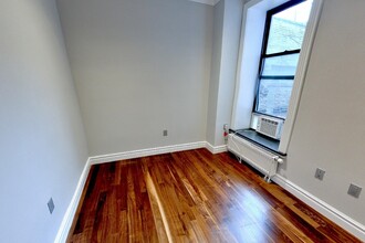 202 E 13th St, Unit 4H in New York, NY - Building Photo - Building Photo