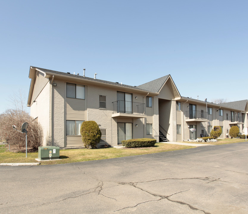 Glenwood Apartments in Clinton Township, MI - Building Photo