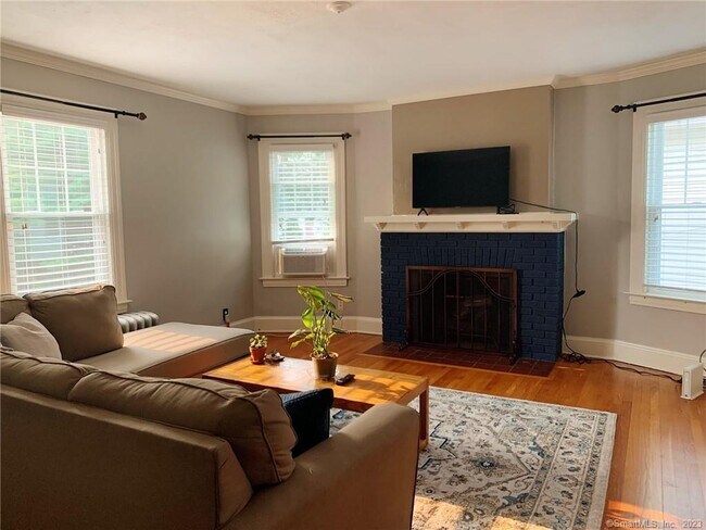 24 Maplewood Ave in West Hartford, CT - Building Photo - Building Photo