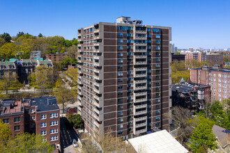 1501 Beacon St in Brookline, MA - Foto de edificio - Building Photo