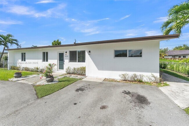5520 SW 91 Ave in Miami, FL - Building Photo - Building Photo