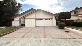 4398 N Spoonwood Ct in Concord, CA - Building Photo