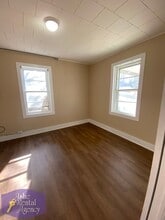 303 Burkett Ave in West Jefferson, NC - Foto de edificio - Building Photo