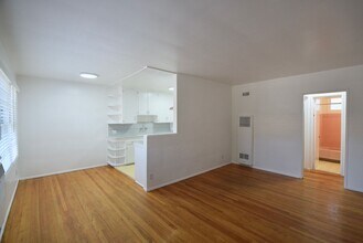 10924 Camarillo St in Los Angeles, CA - Building Photo - Building Photo
