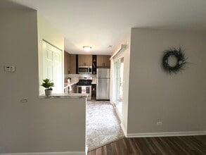 546 E Shag Bark Ln in Streamwood, IL - Building Photo - Building Photo