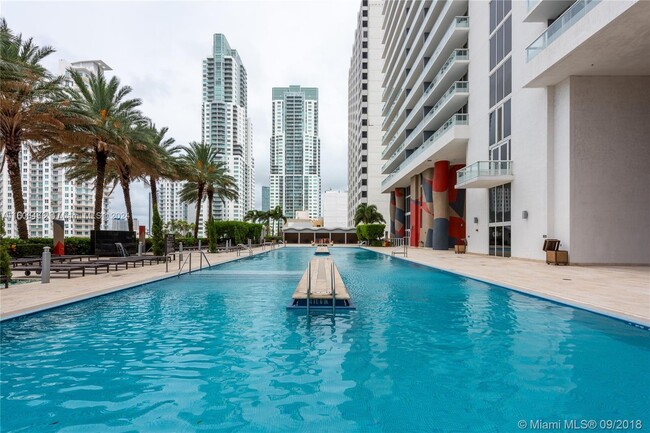 50 Biscayne Blvd, Unit 1501 in Miami, FL - Foto de edificio - Building Photo