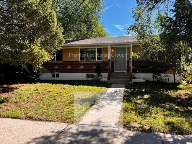property at 521 Yellowstone Rd