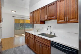 2352 Torrey Pines Rd, Unit 2352 Torrey Pines unit 5 in La Jolla, CA - Building Photo - Building Photo