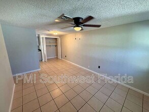 131 W Perry Ln in Englewood, FL - Building Photo - Building Photo