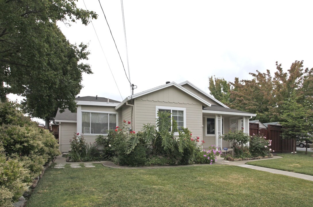 1153 Madison Ave in Redwood City, CA - Foto de edificio