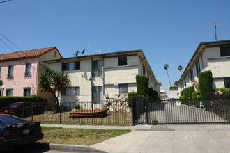 1203-1207 N Ardmore Ave in Los Angeles, CA - Building Photo - Building Photo