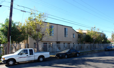 9256 Wakefield Ave in Panorama City, CA - Building Photo - Building Photo