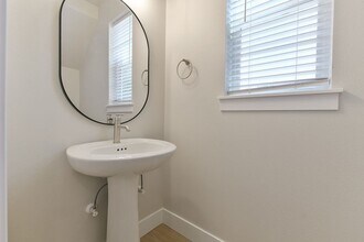 9431 SW Eunice Ln in Portland, OR - Building Photo - Building Photo
