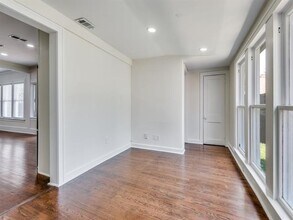 5619 Mercedes Ave in Dallas, TX - Foto de edificio - Building Photo
