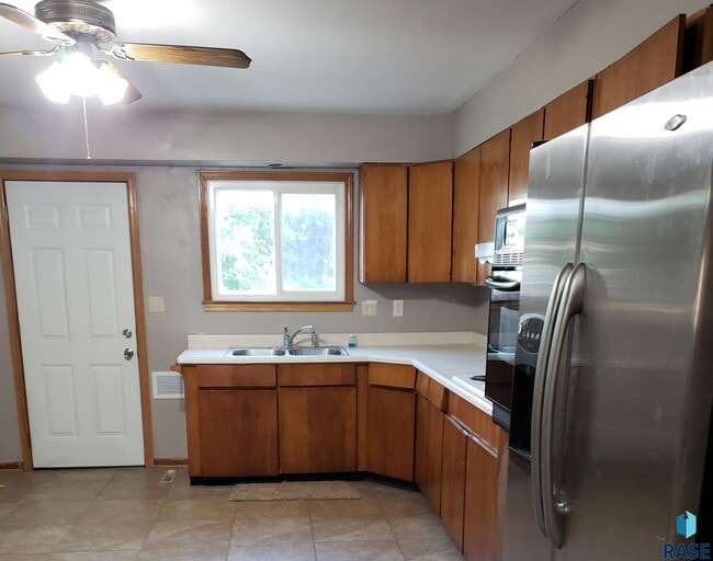3607 E 18 St in Sioux Falls, SD - Building Photo - Building Photo