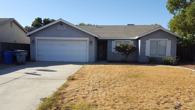 1341 Spring Ct in Hanford, CA - Building Photo - Building Photo