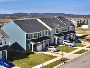 1037 Clendening Dr in Gallatin, TN - Building Photo - Building Photo