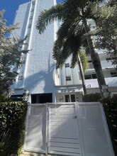 1045 10th St in Miami Beach, FL - Building Photo - Building Photo