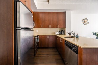 1983 Front St W, Unit SI ID1494948P in Toronto, ON - Building Photo - Building Photo