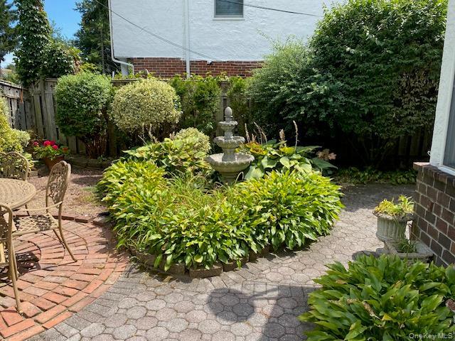 84 Surrey Ln in Hempstead, NY - Building Photo - Building Photo