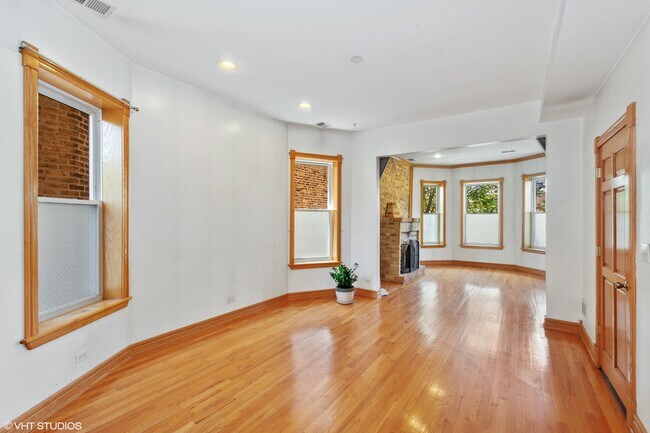 1435 N Washtenaw Ave in Chicago, IL - Building Photo - Building Photo