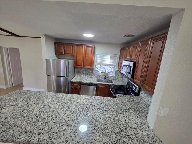 341 Delaware Ave in Fort Lauderdale, FL - Building Photo - Building Photo