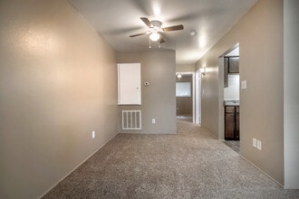 Royal Oaks Apartments in Lufkin, TX - Building Photo - Interior Photo