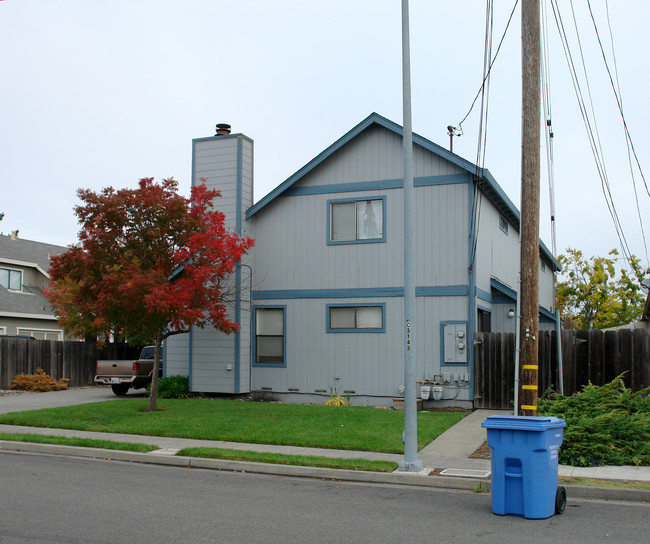 1121 Butte Ct in Santa Rosa, CA - Foto de edificio - Building Photo