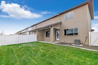 1074 Frank Henry Rd in Twin Falls, ID - Building Photo - Building Photo