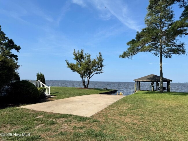 125 Courtney Ln in Moyock, NC - Building Photo - Building Photo