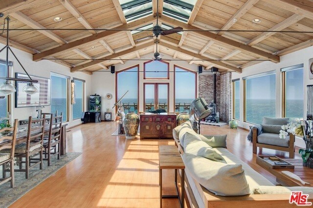 3916 Rambla Orienta in Malibu, CA - Building Photo