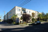 Kittridge Street in Van Nuys, CA - Foto de edificio - Building Photo