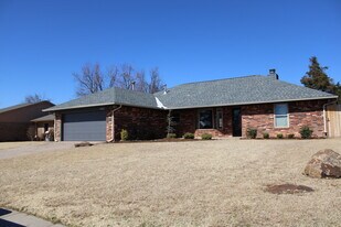 1403 W Aries Rd in Edmond, OK - Building Photo