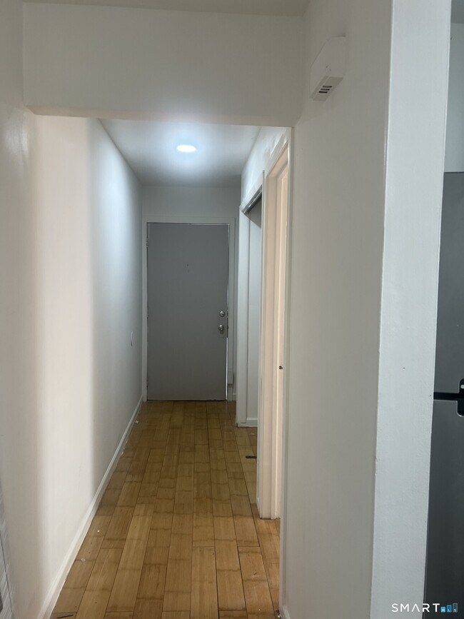 1079 Ella T Grasso Blvd in New Haven, CT - Building Photo - Building Photo