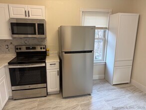 211 Knickerbocker Ave in Stamford, CT - Building Photo - Building Photo