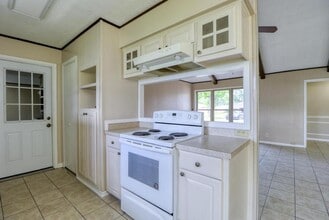 301 Vanessa Ave in Lake Charles, LA - Building Photo - Building Photo