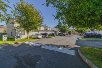 Forest Park Village Apartments in Auburn, WA - Building Photo - Building Photo