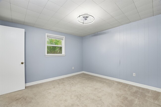 7819 Bayside Dr in Beach City, TX - Building Photo - Building Photo