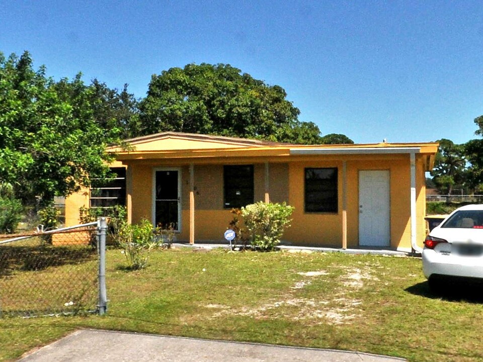 1906 N 16th St in Fort Pierce, FL - Building Photo