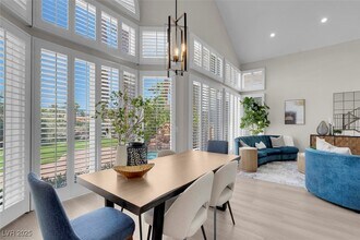 8848 Rainbow Ridge Dr in Las Vegas, NV - Foto de edificio - Building Photo
